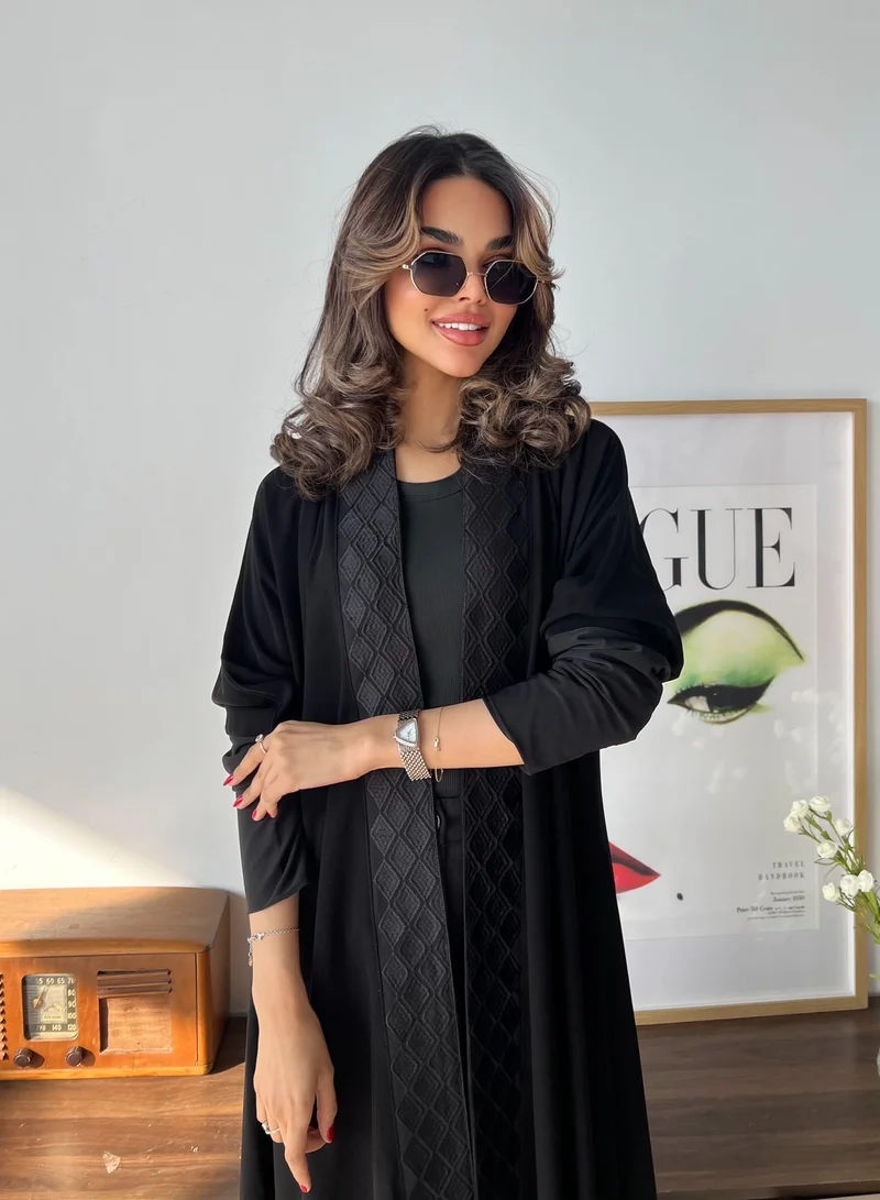 Lusin Abaya Abaya with Black Embroidered Edges and Stretch Sleeves